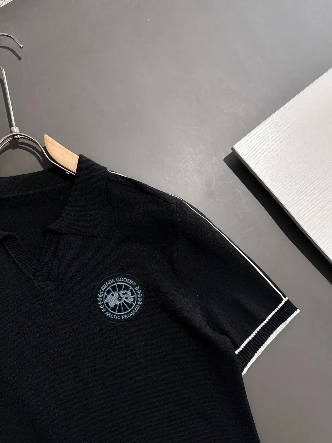 Next day shipping P300 High quality Big Goose 2025 spring and summer new men's lapel short-sleeved T-shirt Made of combed cotton yarn knitted cotton fabric, pure cotton high-weight special yarn, it feels full when weighed, and the upper body is more textured than ordinary T-shirts. This texture can cope with the weather easily and is suitable for both hot and cold! The pattern on the chest adopts three-dimensional embroidery technology, and is perfectly produced stitch by stitch with reference to the original version! Loose fit design, looks noble. Size: M to XXXL